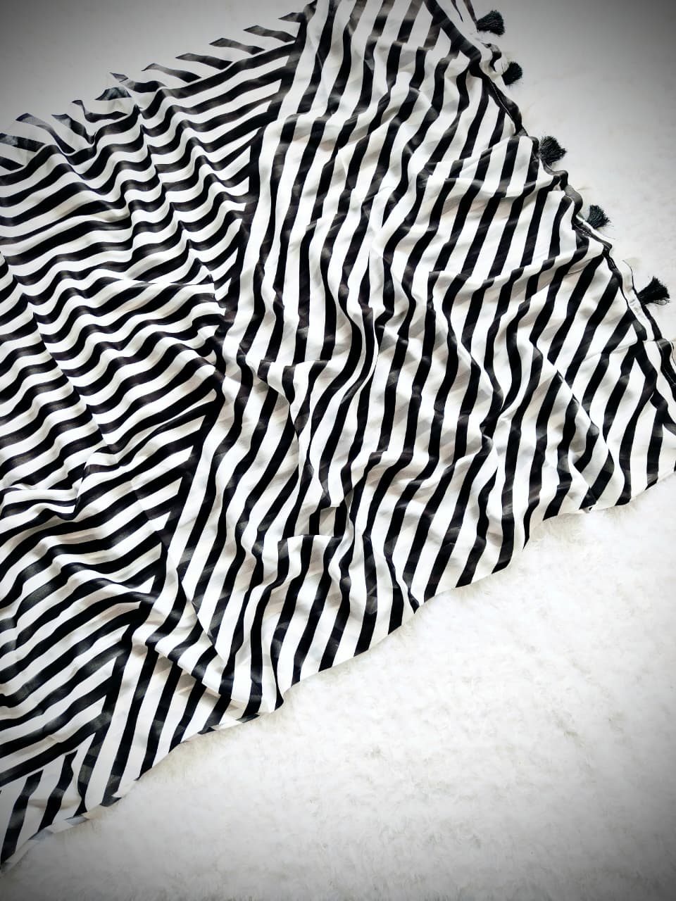 Aesthetic Monochrome Marshmallow Georgette Saree