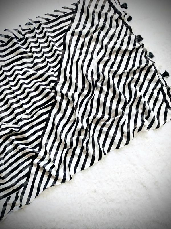 Aesthetic Monochrome Marshmallow Georgette Saree