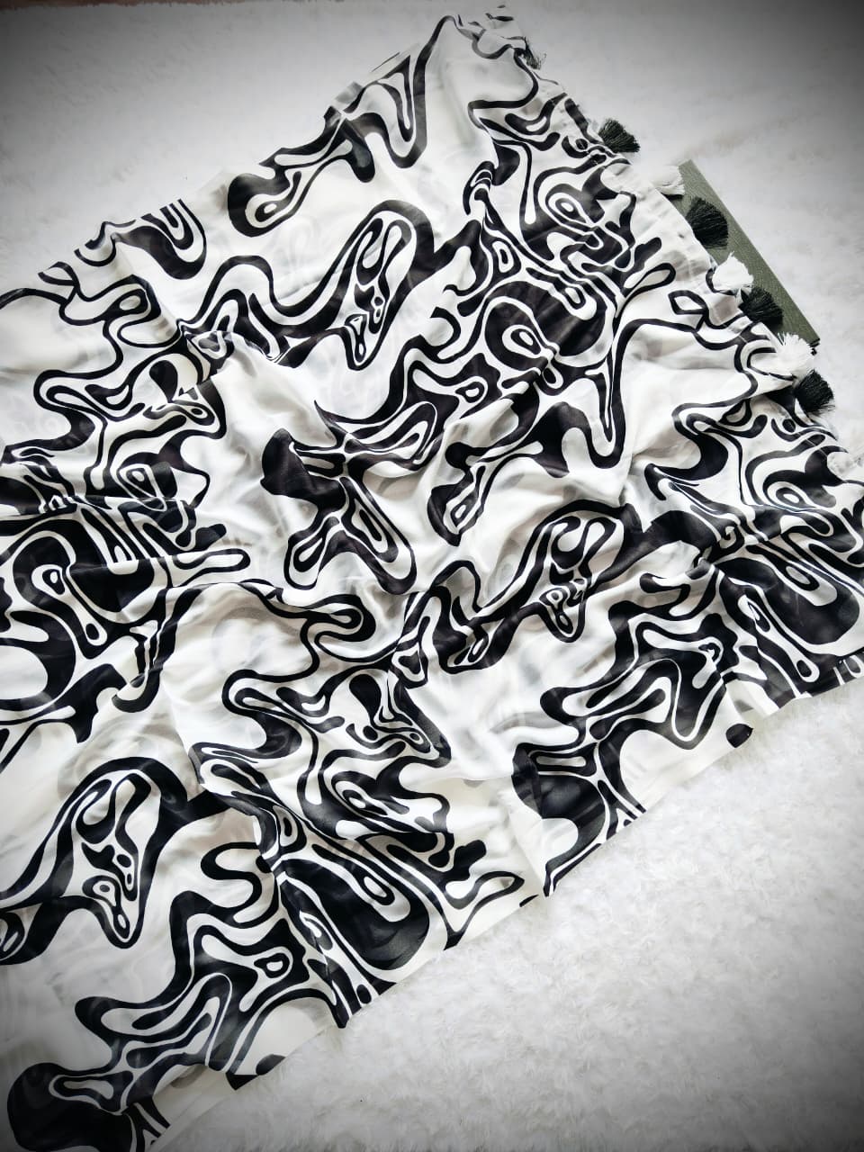 Aesthetic Monochrome Marshmallow Georgette Saree