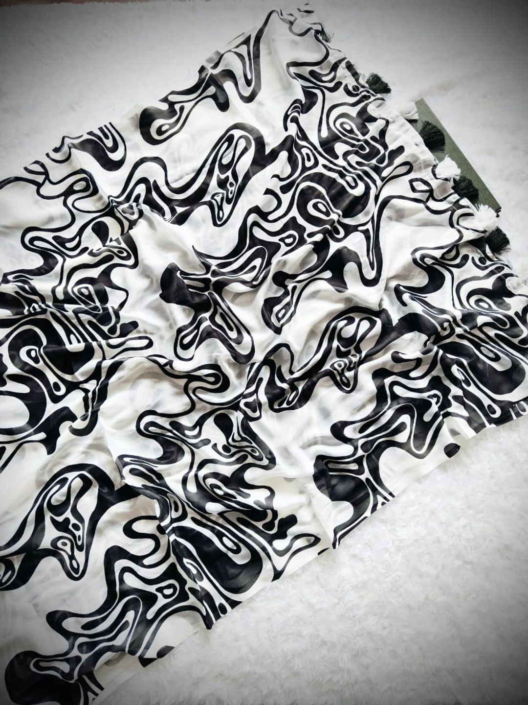 Aesthetic Monochrome Marshmallow Georgette Saree