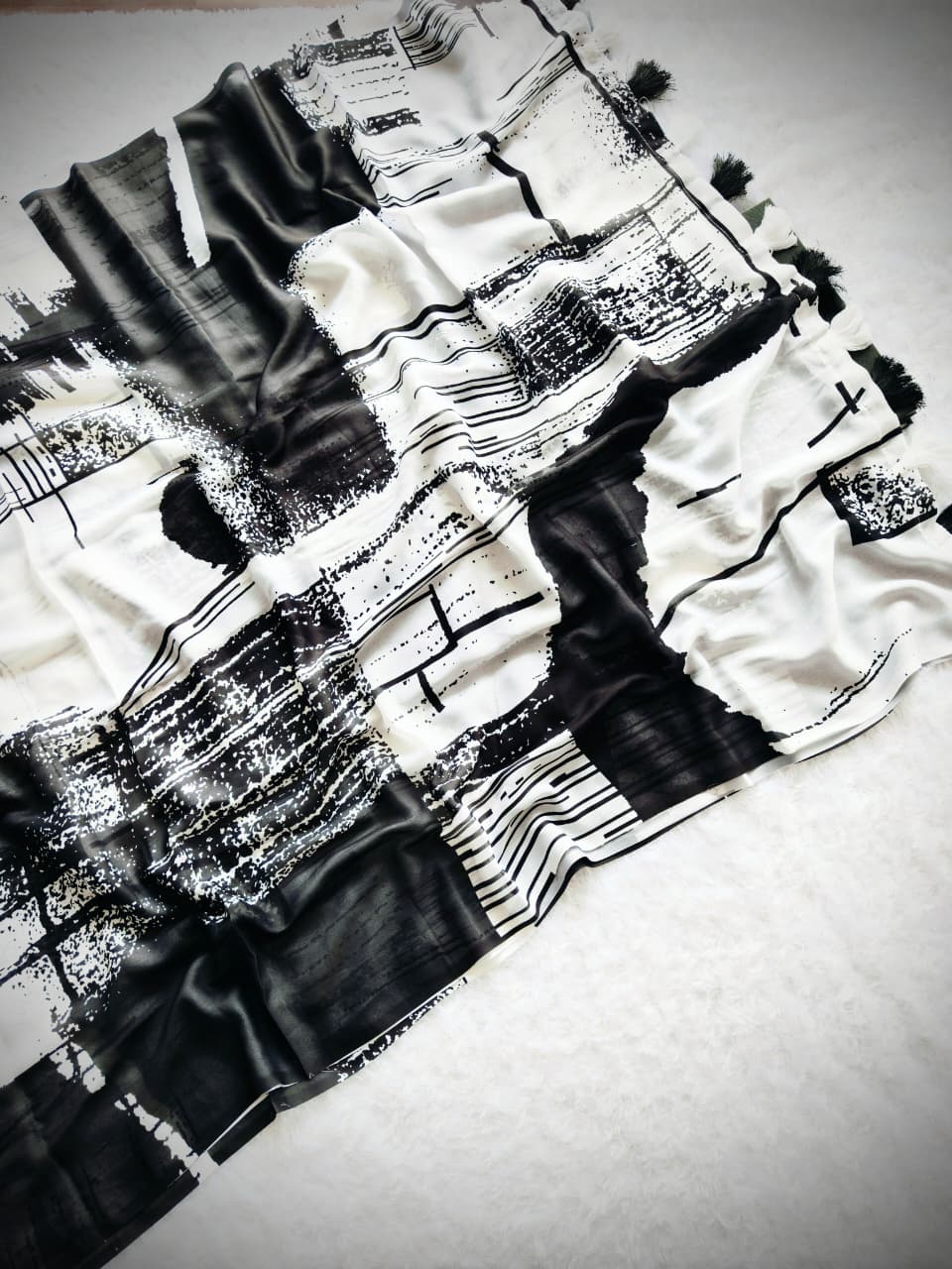 Aesthetic Monochrome Marshmallow Georgette Saree