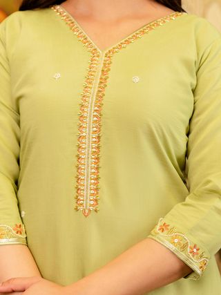 Pista  Kurti  with Embroidery and Jacquard Dupatta