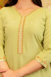 Pista  Kurti  with Embroidery and Jacquard Dupatta