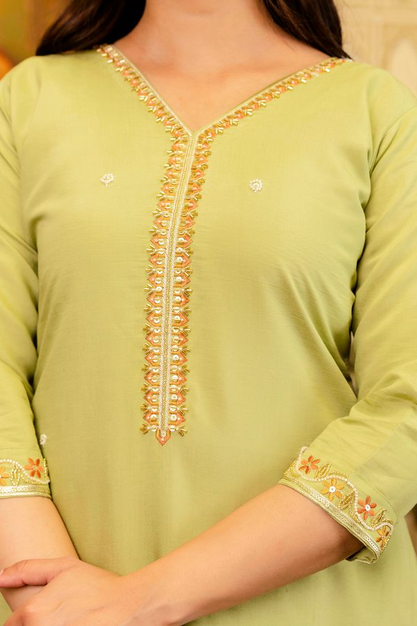 Pista  Kurti  With Embroidery And Jacquard Dupatta