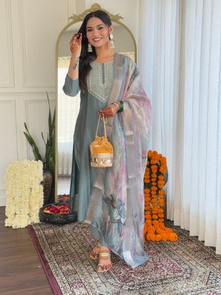Pista Green Rayon Threadwork Salwar Suit