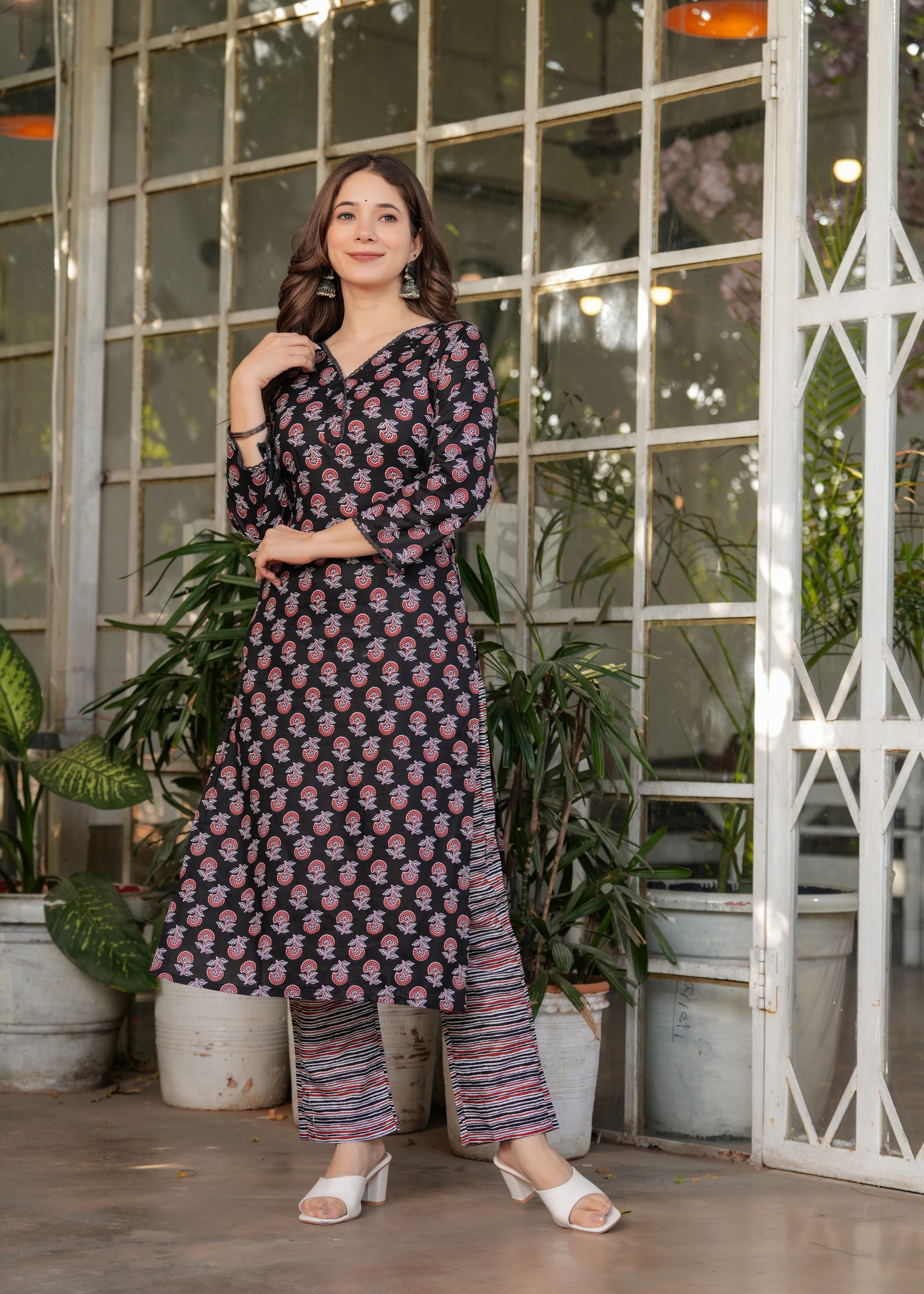 Elegant Black Printed Silk Blend Salwar Suit