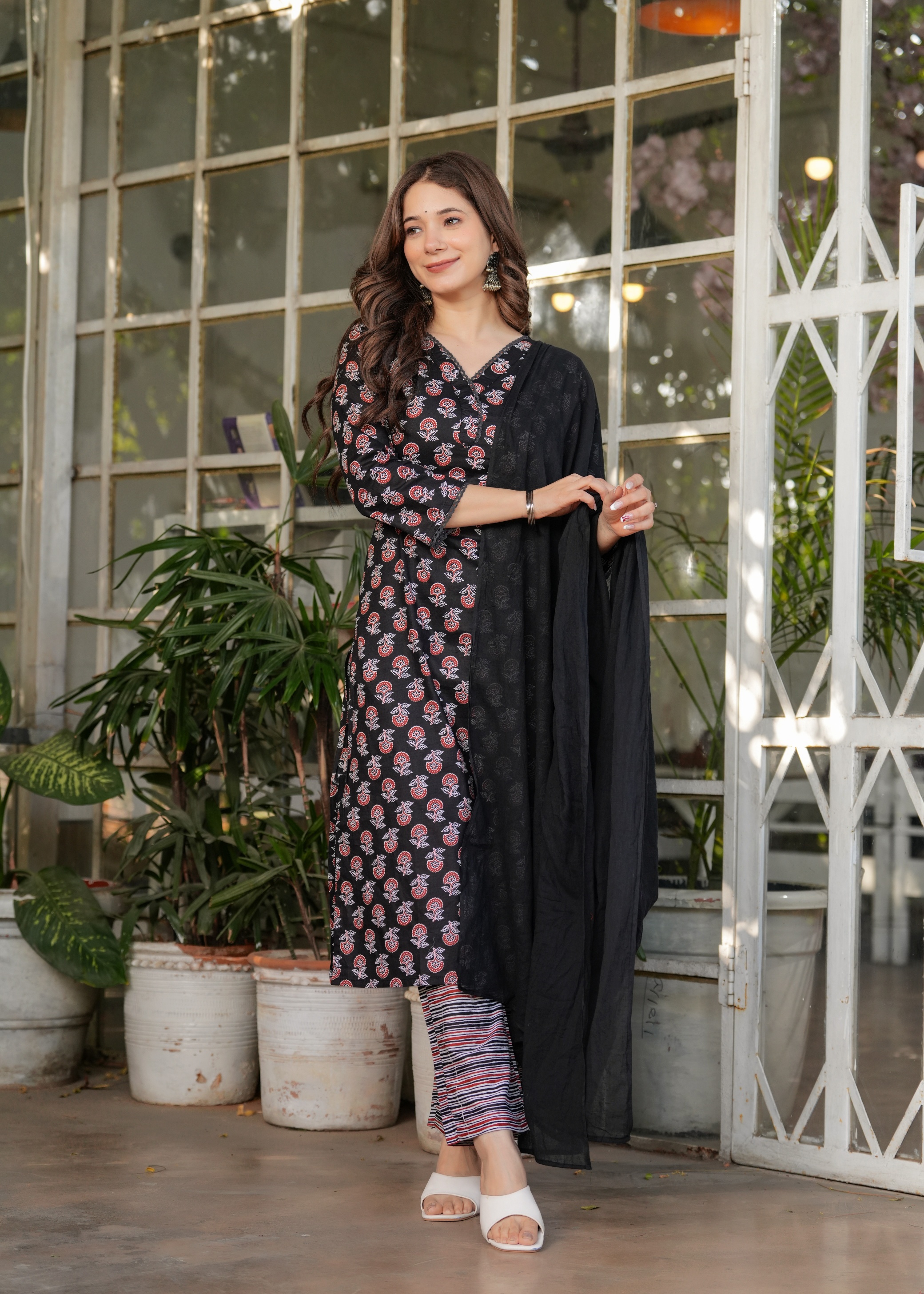 Elegant Black Printed Silk Blend Salwar Suit