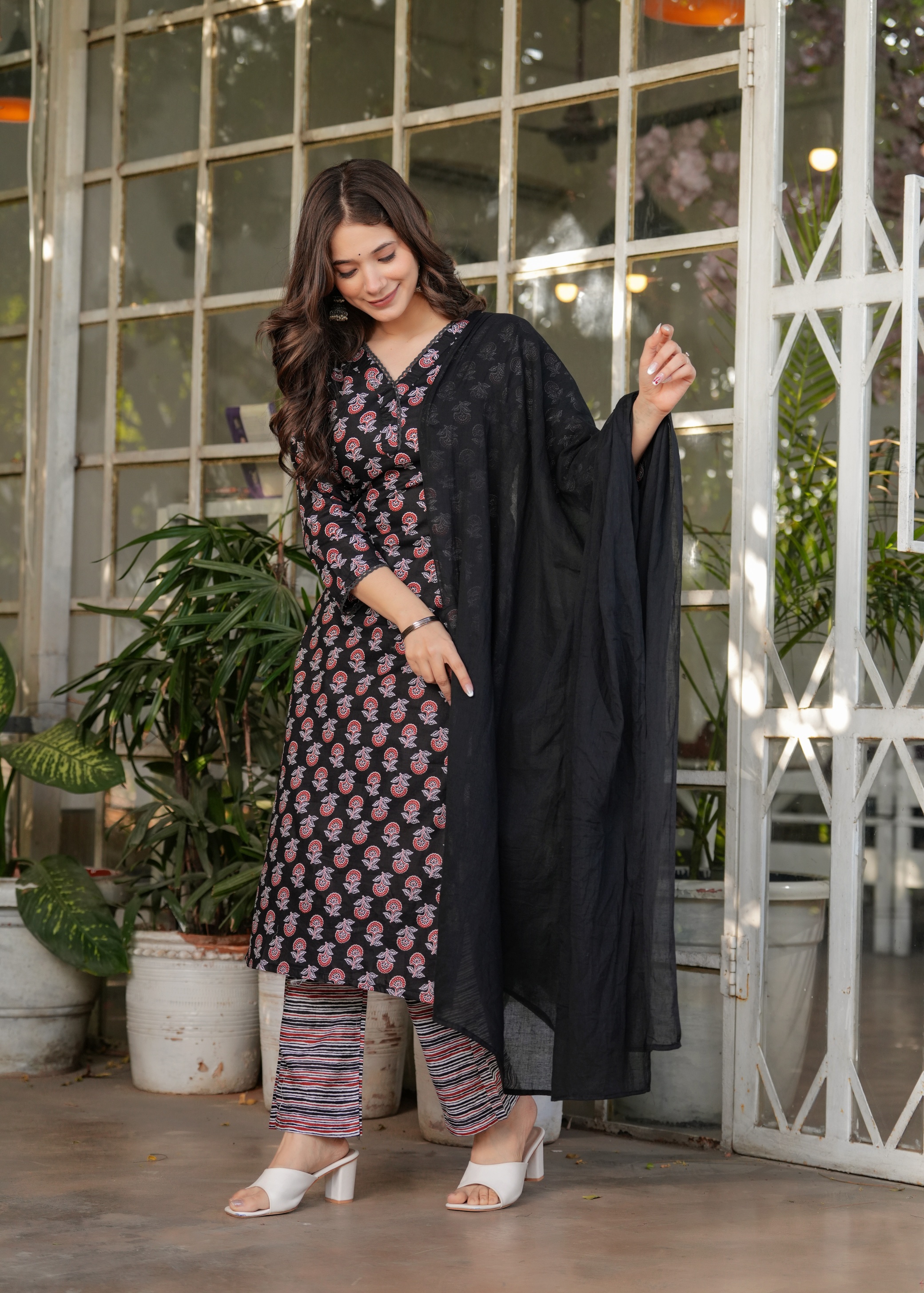 Elegant Black Printed Silk Blend Salwar Suit