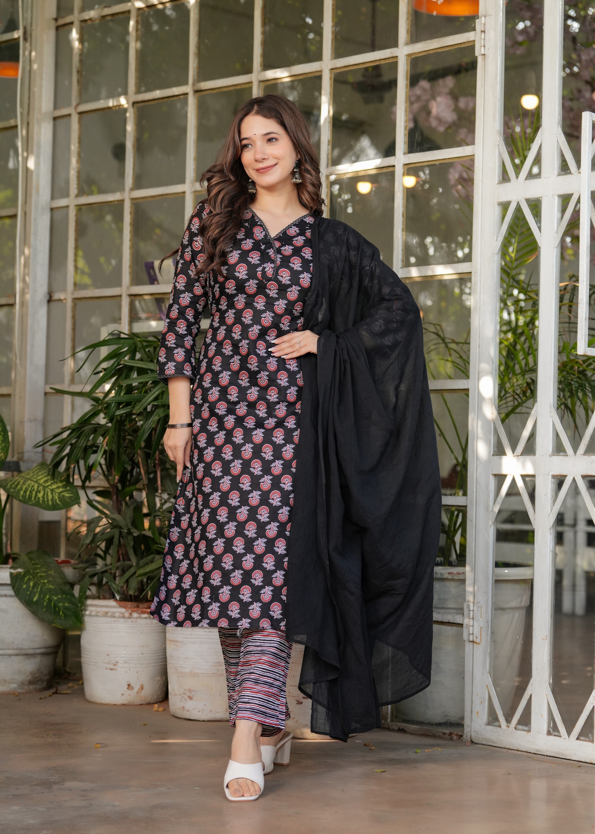 Elegant Black Printed Silk Blend Salwar Suit