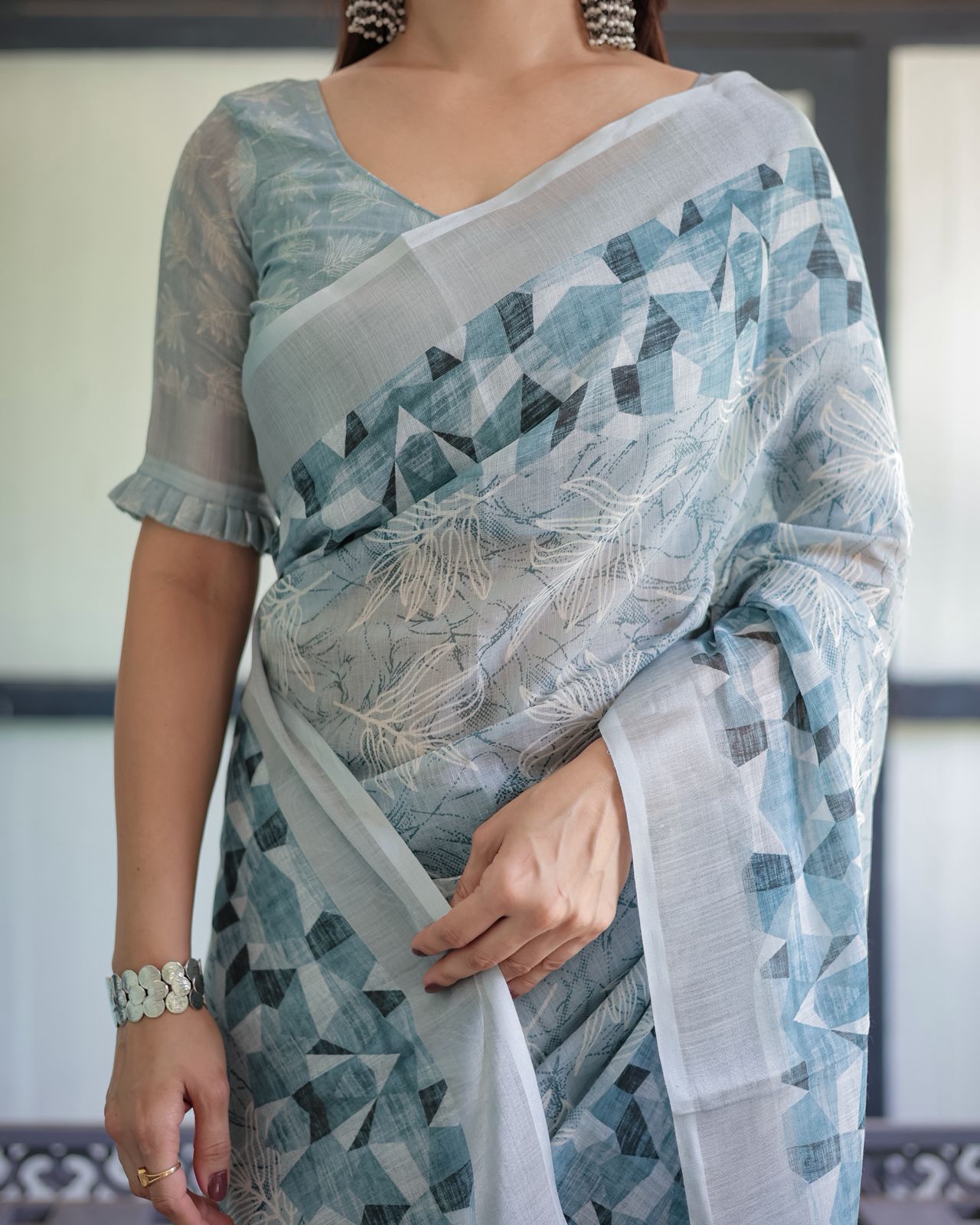 Floral Ocean Blue Linen Saree With Blouse Piece