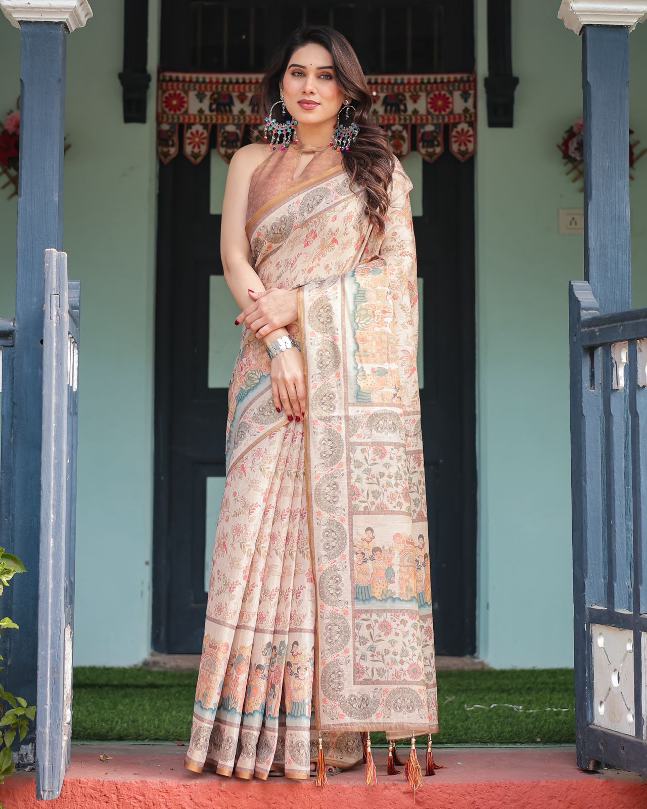 Ivory Cream Floral Handloom Saree with Heritage Pallu