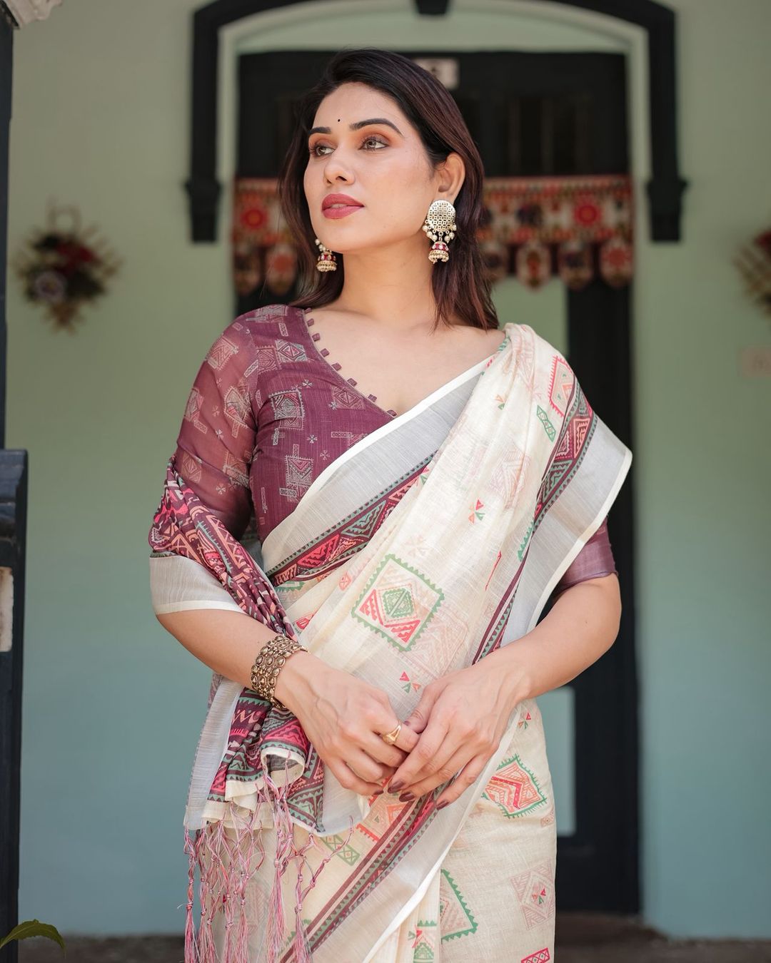 Ivory Geometric Print Pure Linen Saree with Tassel Pallu