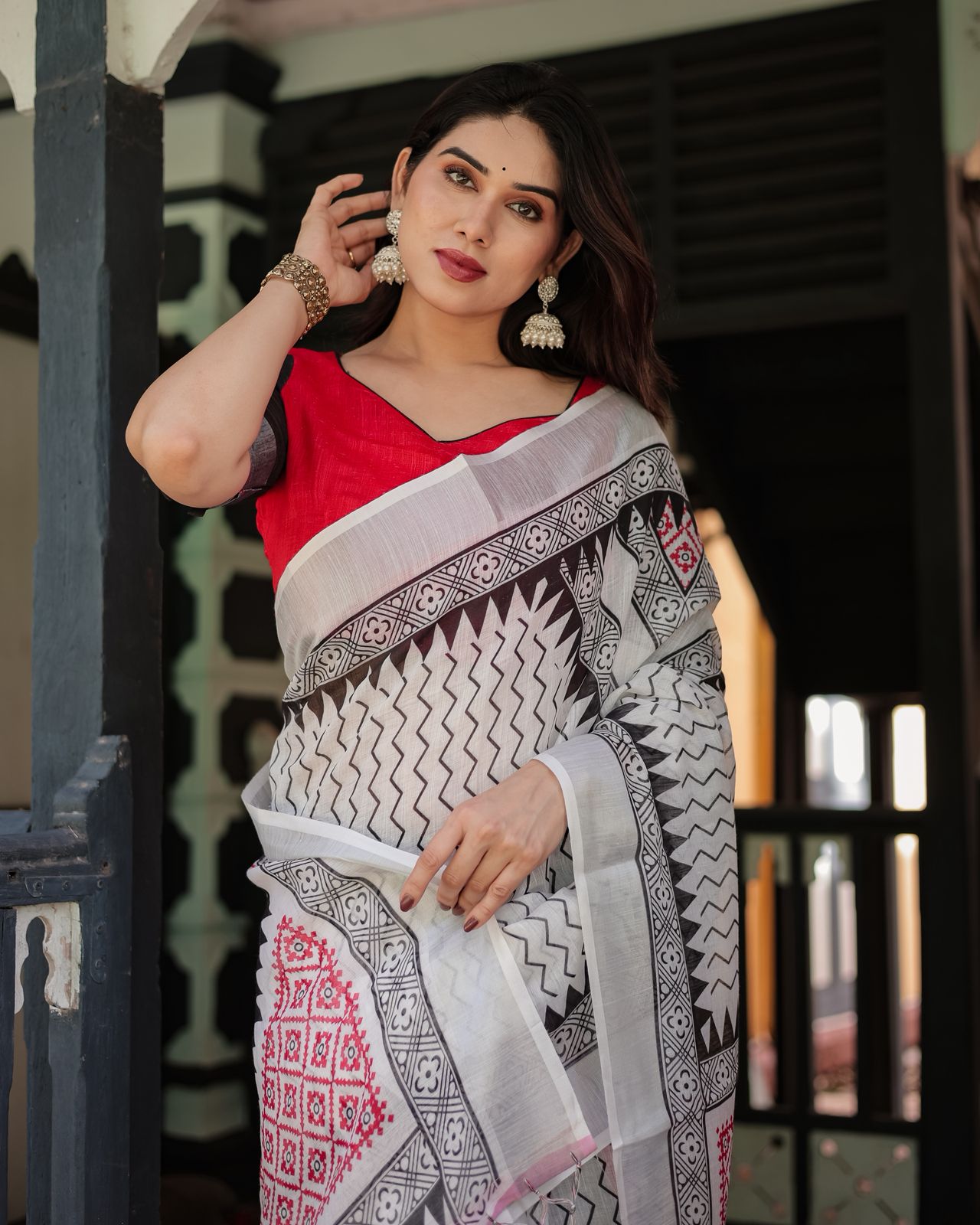 Pure Linen Saree Black White Geometric Print with Tassels