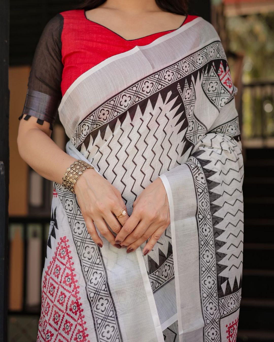 Pure Linen Saree Black White Geometric Print with Tassels