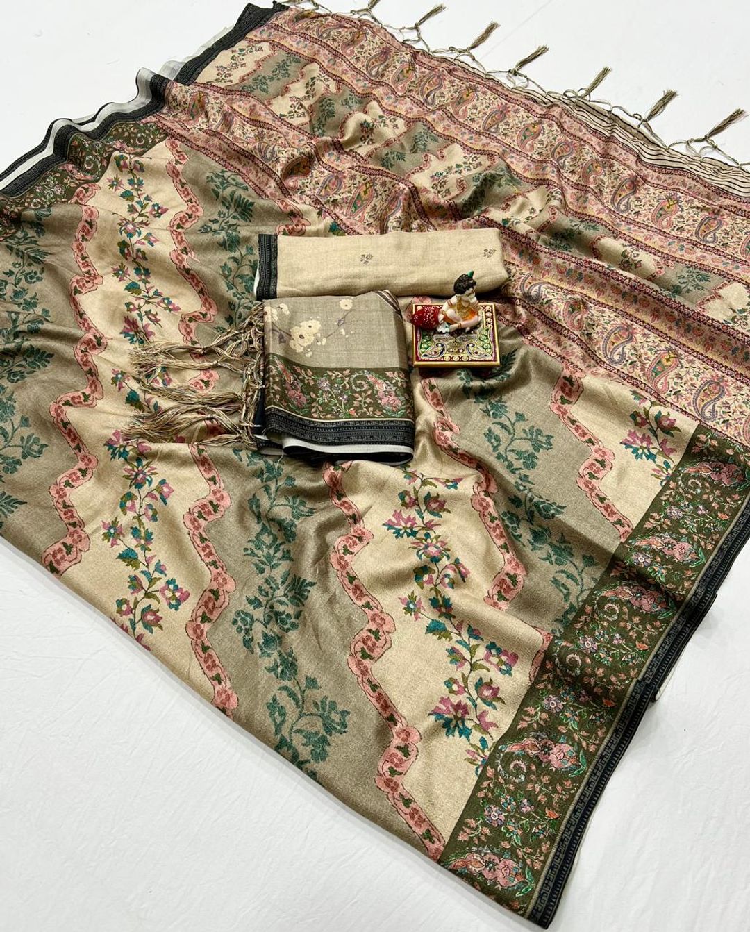 Cream Floral Pashmina Saree With Shawl & Blouse Online