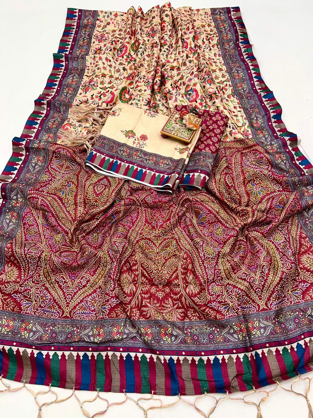 Cream Floral Pashmina Saree With Shawl & Blouse Piece