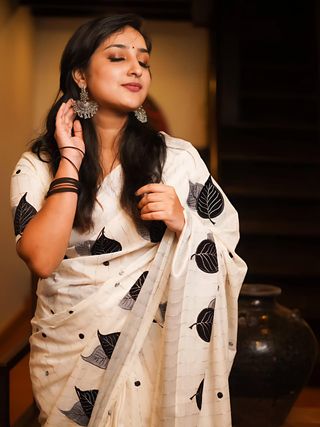 Designer Cream Linen Saree with Matching Blouse