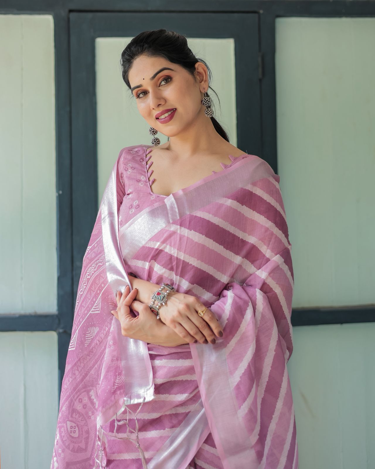 Soft Lavender Linen Saree with Elegant Stripe Pattern