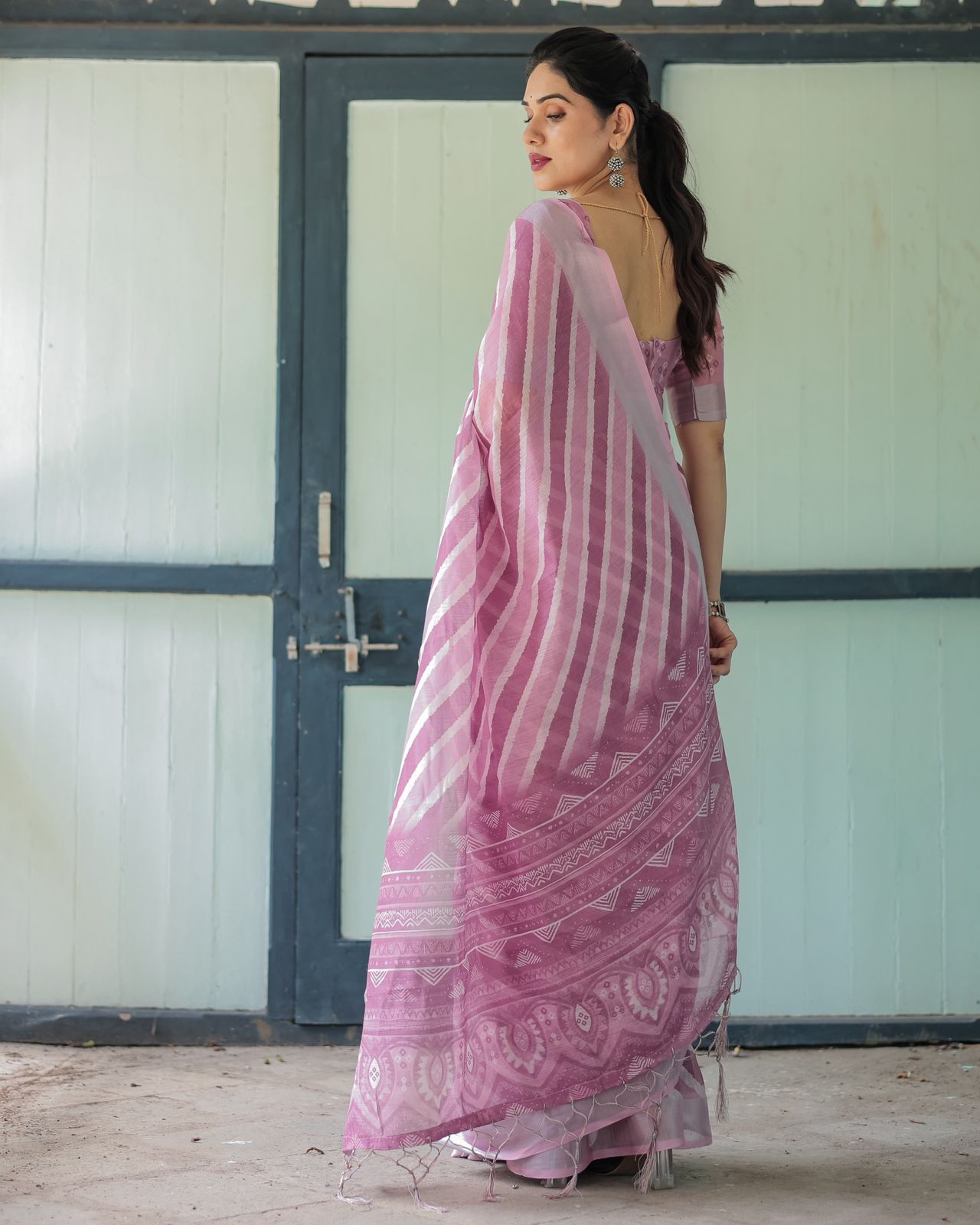 Soft Lavender Linen Saree with Elegant Stripe Pattern