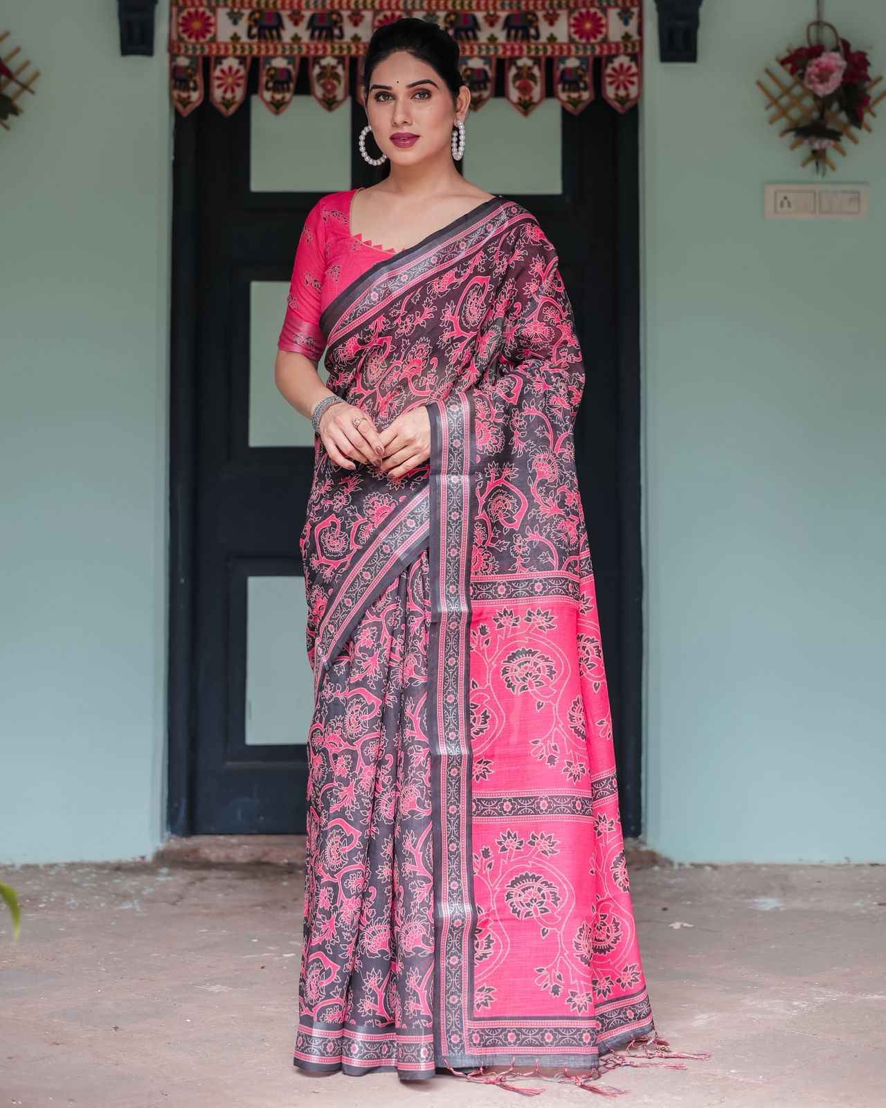 Black Pink Linen Saree with Digital Floral Print Pallu