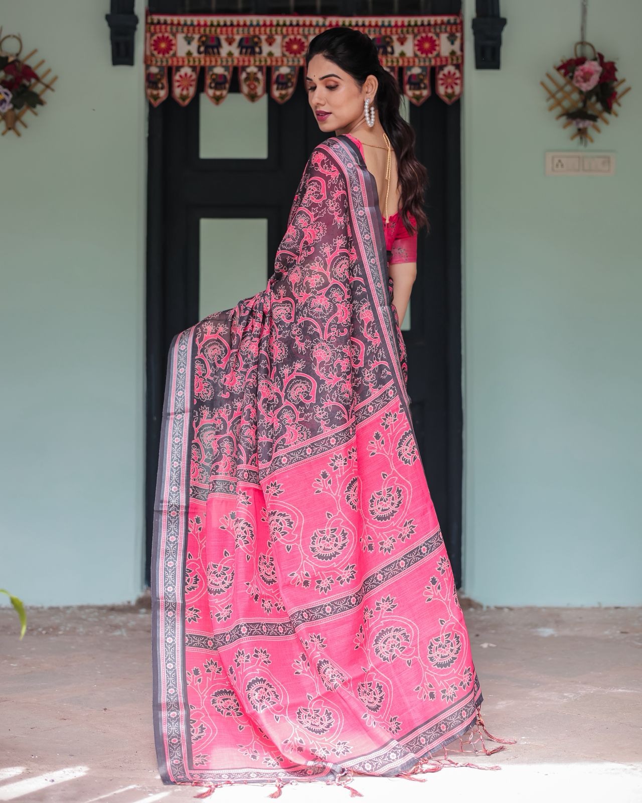 Black Pink Linen Saree with Digital Floral Print Pallu