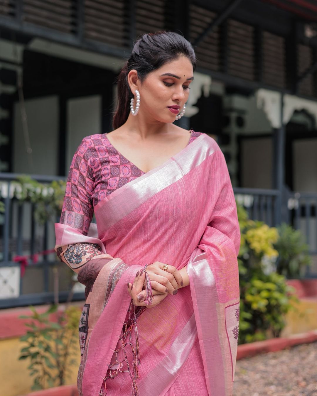 Graceful Pink Linen Saree with Subtle Silver Border