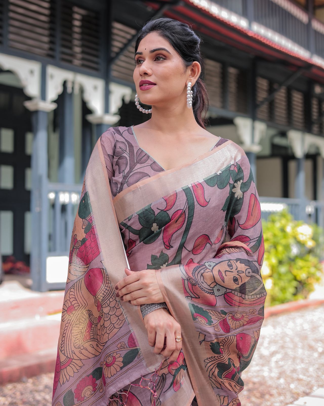 Elegant Mauve Linen Saree with Artistic Madhubani Print