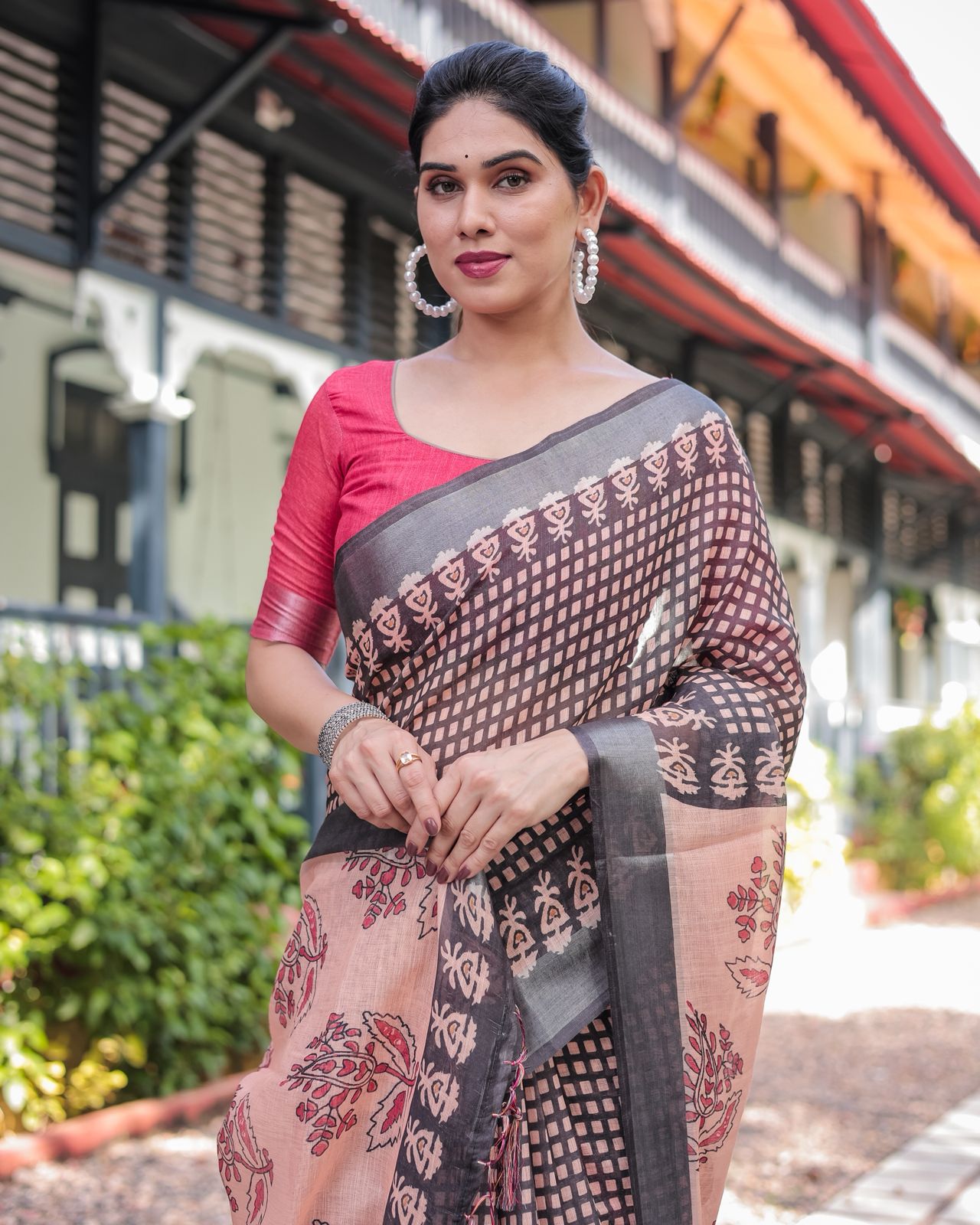 Elegant Peach Linen Saree with Bold Black Printed Border