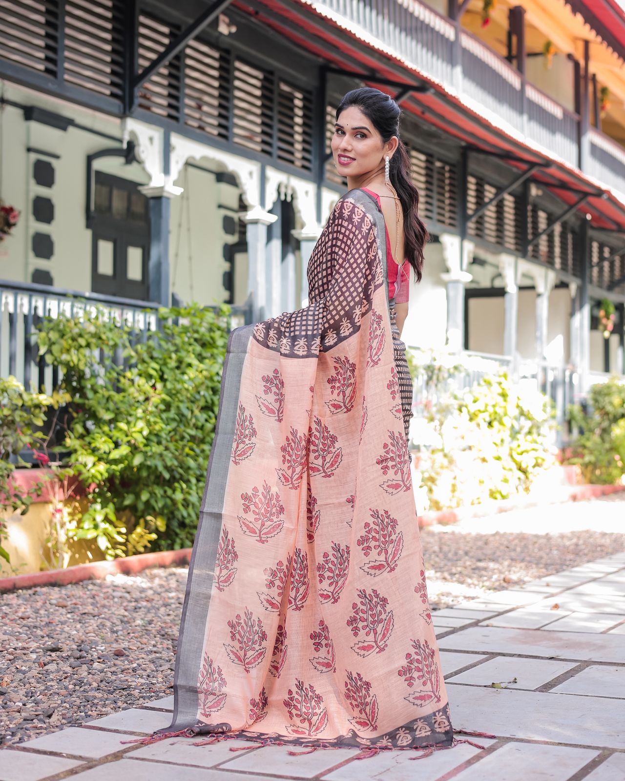 Elegant Peach Linen Saree with Bold Black Printed Border