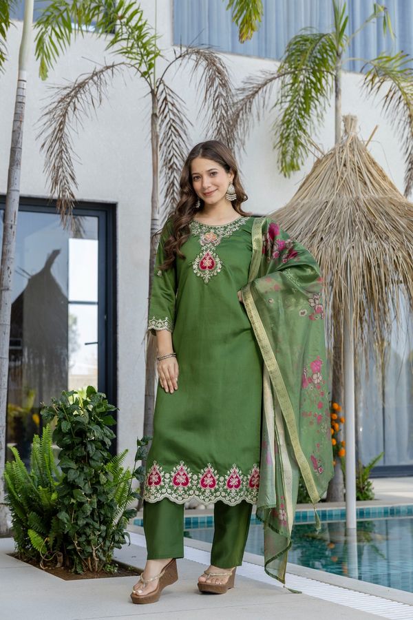 Green Chanderi Embroidered Kurta Pant Dupatta Set
