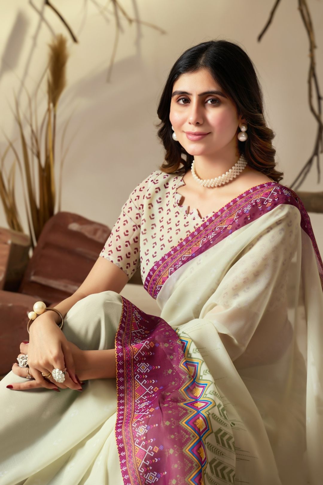 Elegant Cream Saree with Pink Geometric Print Pallu