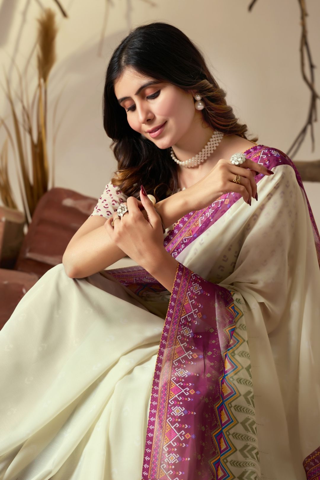Elegant Cream Saree with Pink Geometric Print Pallu