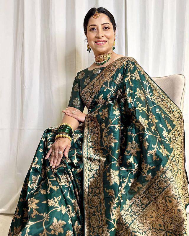 Dark Green Banarasi Lichi Silk Saree with Zari Work
