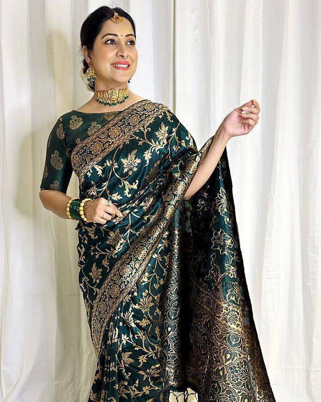 Dark Green Banarasi Lichi Silk Saree with Zari Work