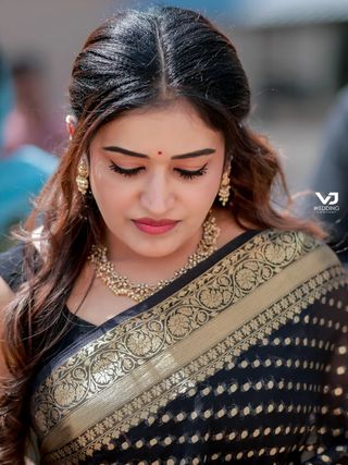 Black Gold Jacquard Lichi Silk Saree with Rich Pallu