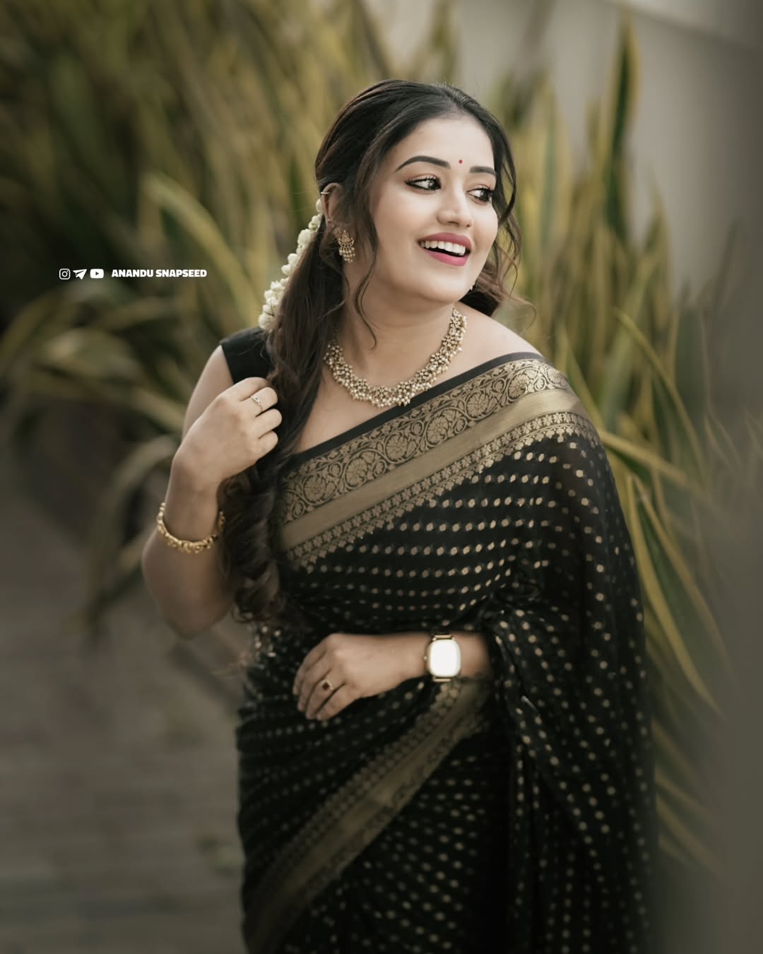 Black Gold Jacquard Lichi Silk Saree with Rich Pallu