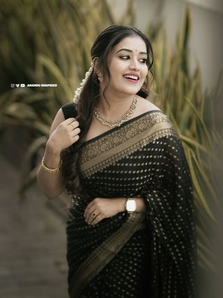 Black Gold Jacquard Lichi Silk Saree with Rich Pallu