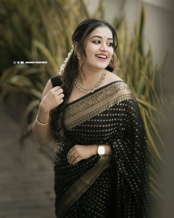 Black Gold Jacquard Lichi Silk Saree with Rich Pallu