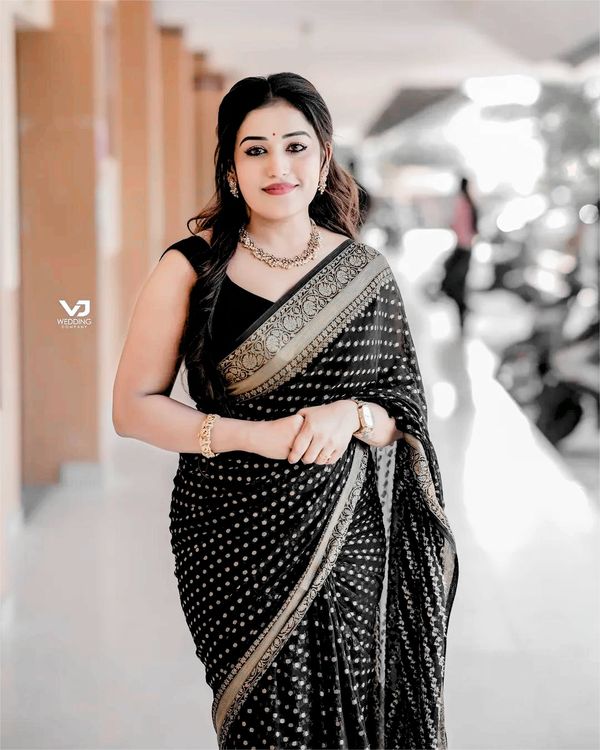 Black Gold Jacquard Lichi Silk Saree with Rich Pallu