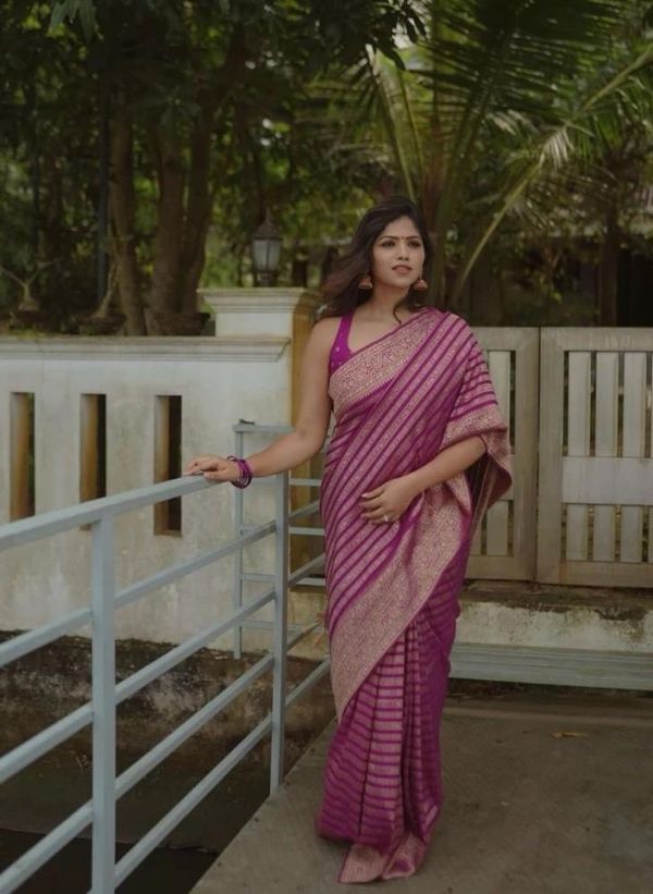 Magenta Zari Banarasi Lichi Silk Saree With Blouse
