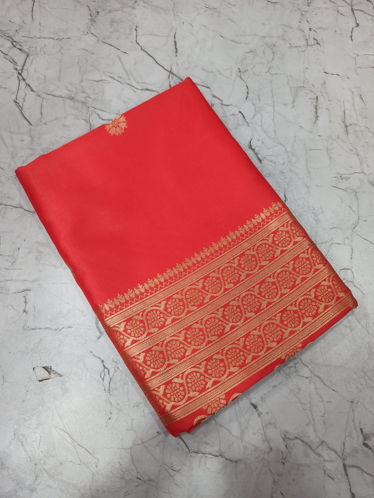 Red Banarasi Silk Saree With Elegant Zari Borde