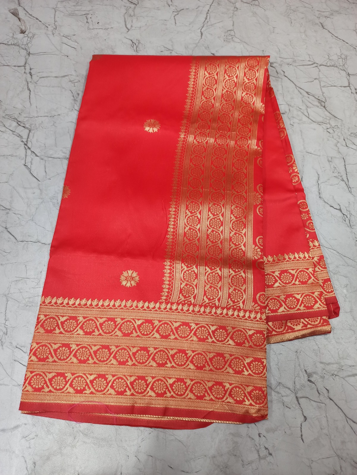 Red Banarasi Silk Saree With Elegant Zari Borde