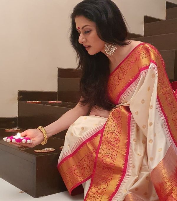 White Red Banarasi Silk Saree With Rich Zari Border