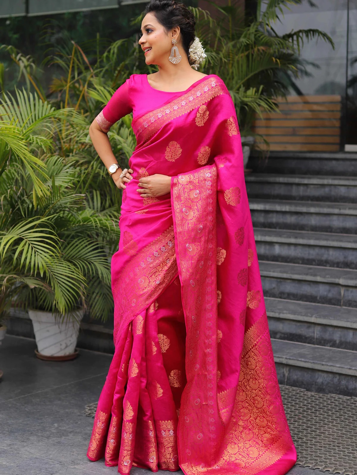 Designer Pink Banarasi Saree with Intricate Zari Motifs
