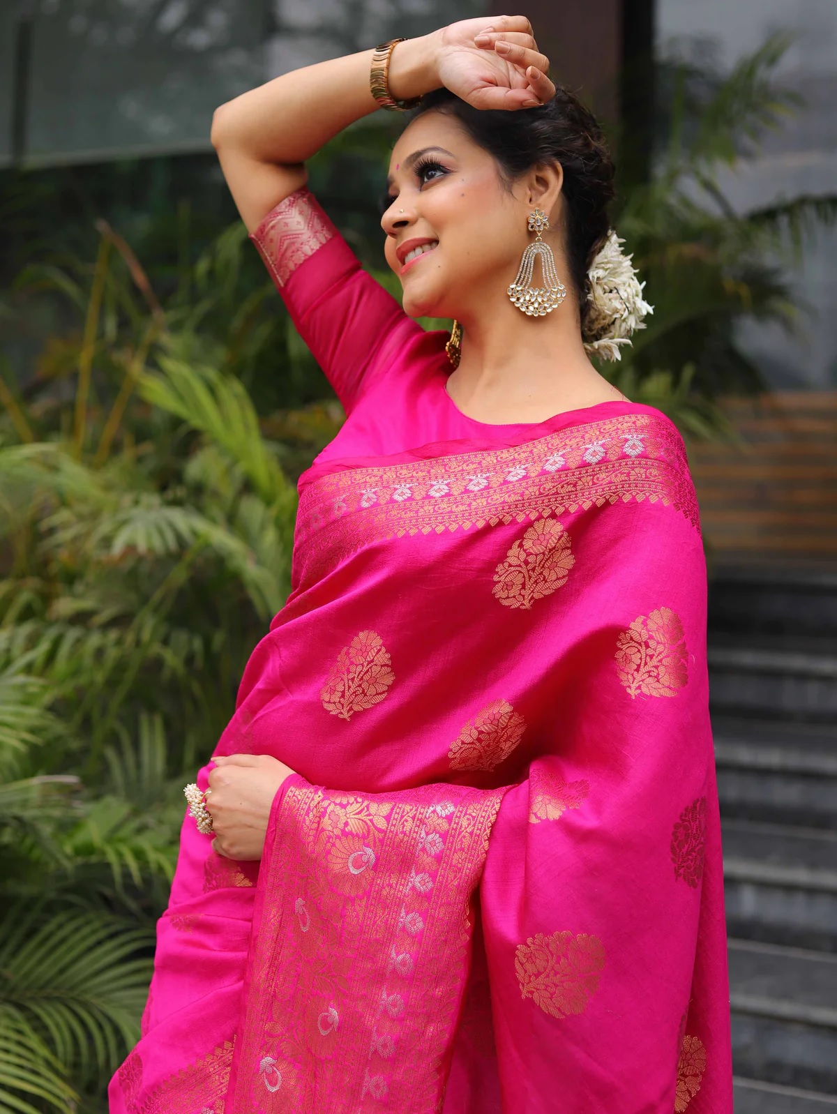 Designer Pink Banarasi Saree with Intricate Zari Motifs