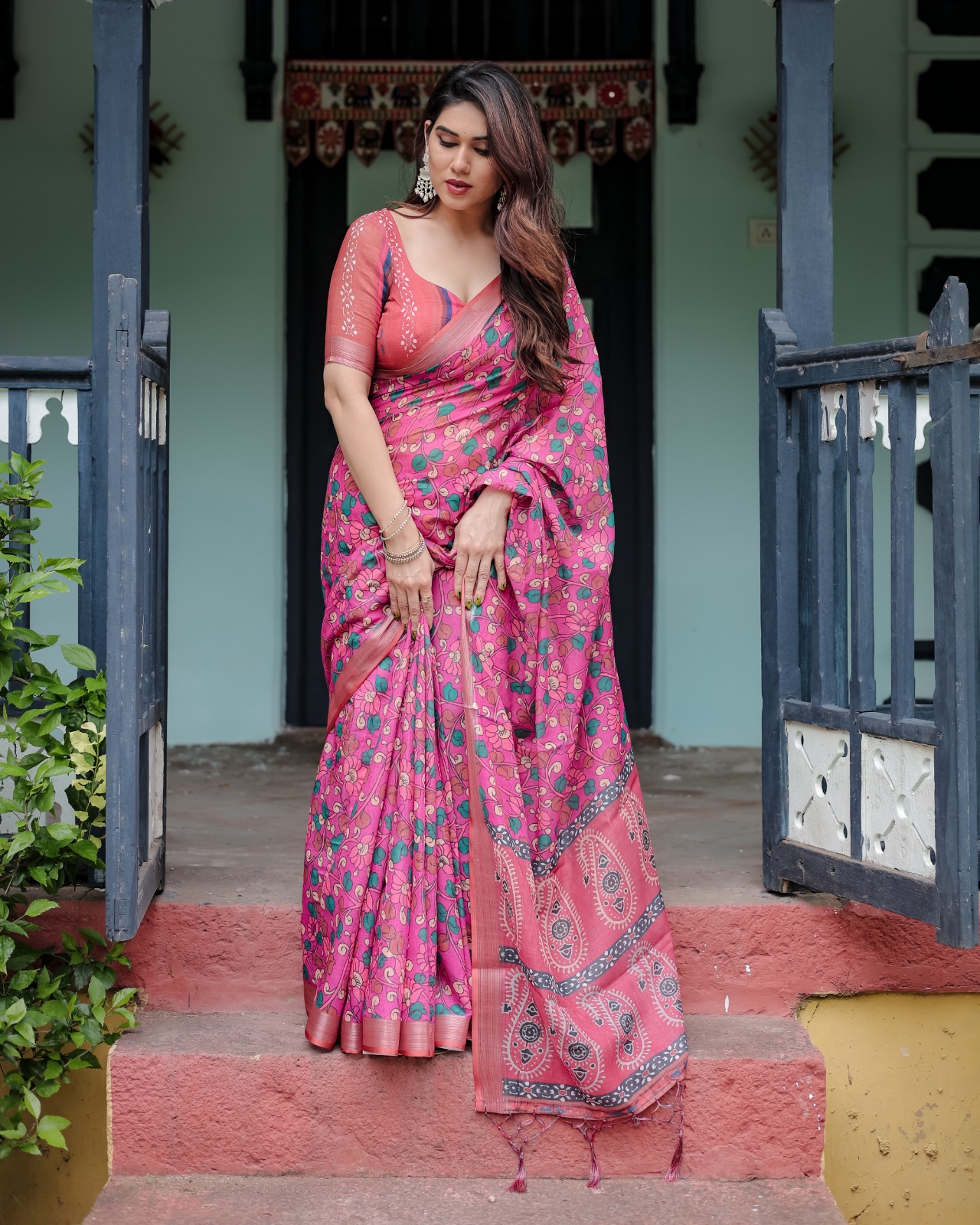 Pink Floral Printed Linen Cotton Saree Online