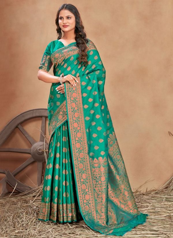 Traditional Green Silk Saree With Jacquard Zari Border