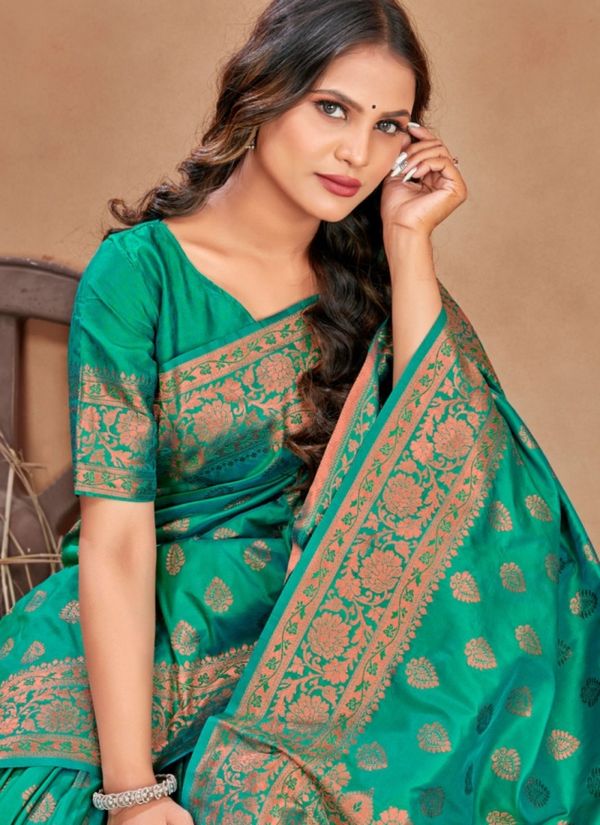Traditional Green Silk Saree With Jacquard Zari Border