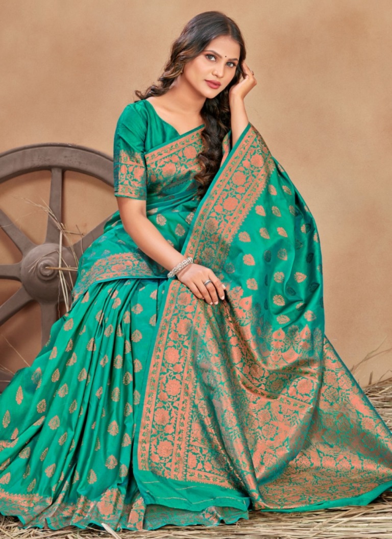 Traditional Green Silk Saree with Jacquard Zari Border