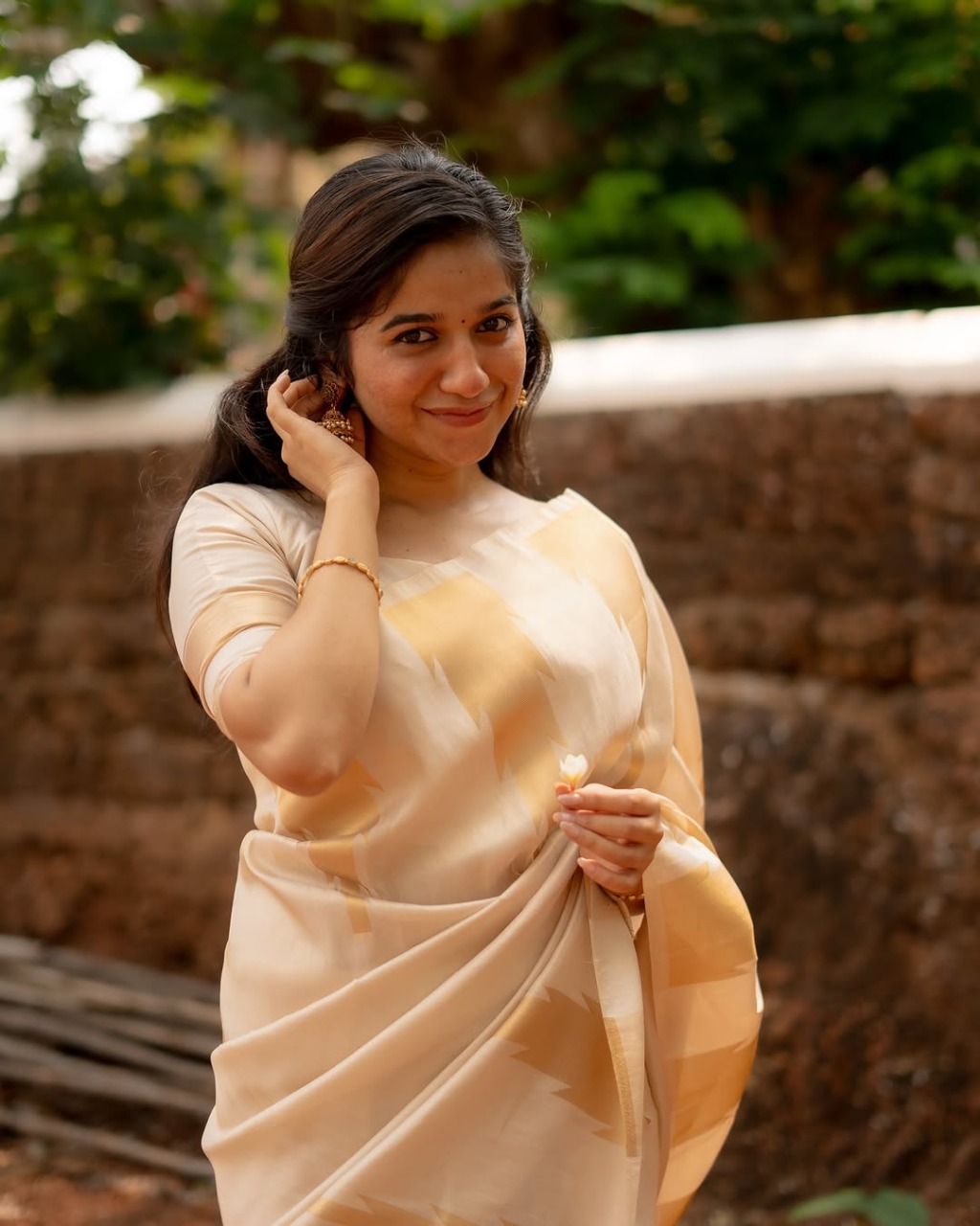 Cream Banarasi Soft Silk Saree with Elegant Zari Design